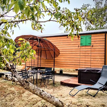 Terra Bulle - Roulotte Climatisee Avec Privatif Parque de Campismo *